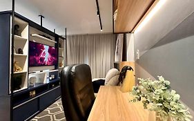 Luxury Flat New 15 Min Airport With Parking Space